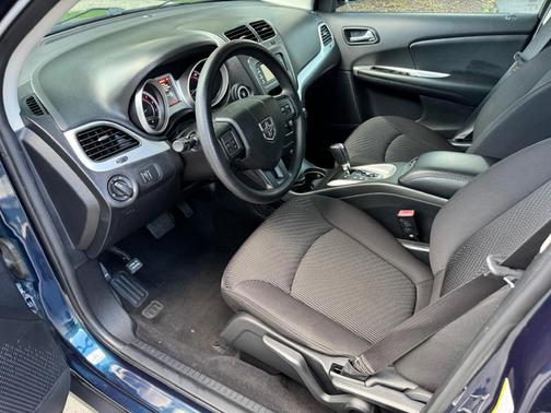 Blue 2014 Dodge Journey SE