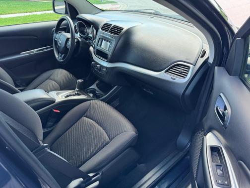 Blue 2014 Dodge Journey SE
