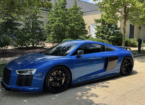 Blue 2017 Audi R8 5.2 V10 plus