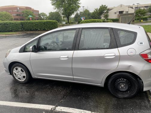 Photo 3 of 5 of 2013 Honda Fit Base