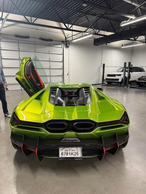2024 Lamborghini Revuelto Base
