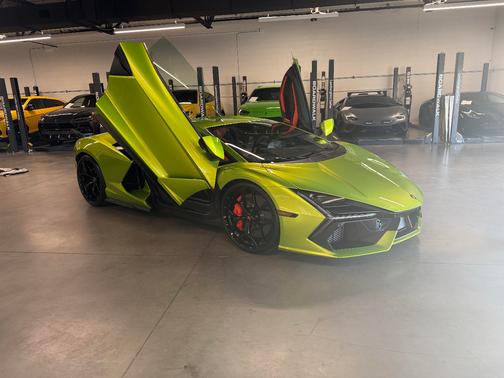 2024 Lamborghini Revuelto Base
