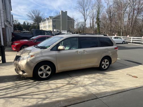 Gold 2013 Toyota Sienna LE