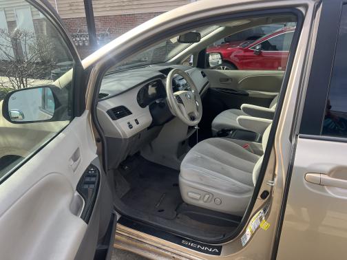 Gold 2013 Toyota Sienna LE