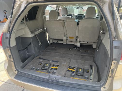 Gold 2013 Toyota Sienna LE