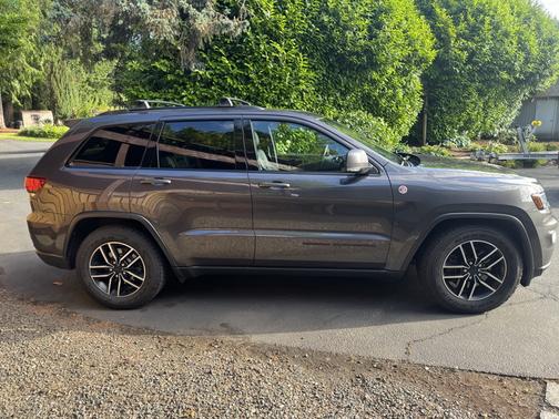Gray 2019 Jeep Grand Cherokee Trailhawk