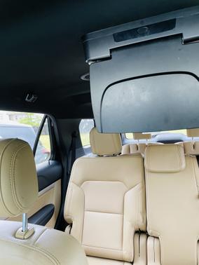 Photo 5 of 9 of 2016 Ford Explorer XLT
