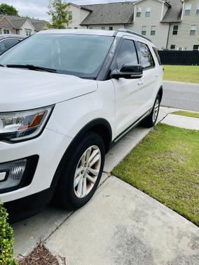 Photo 1 of 9 of 2016 Ford Explorer XLT