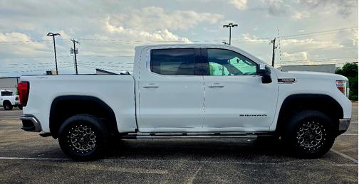White 2022 GMC Sierra 1500 Limited SLE