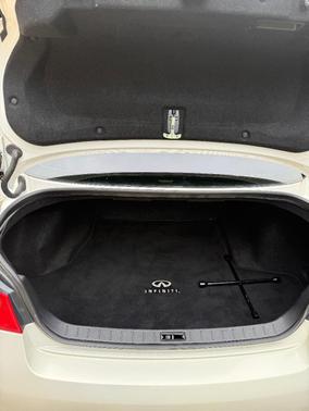 White 2015 INFINITI Q40 Base