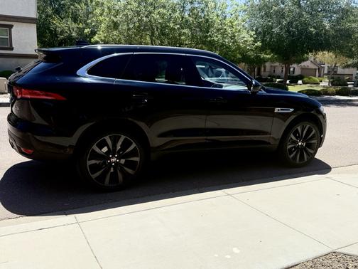 2019 Jaguar F-PACE 30t Portfolio