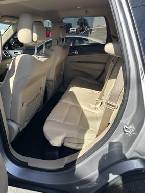 2020 Jeep Grand Cherokee Laredo