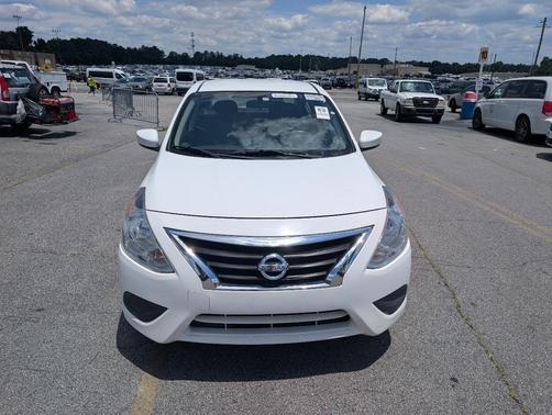 White 2019 Nissan Versa 1.6 SV