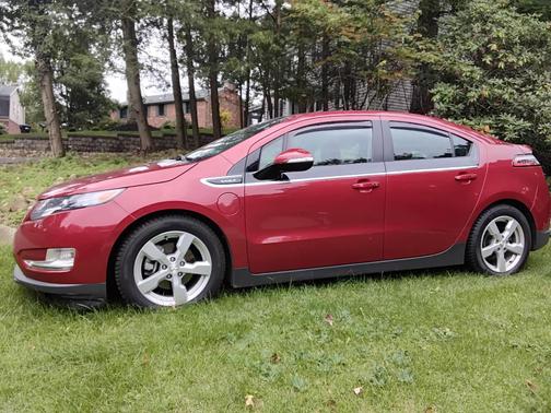 Red 2015 Chevrolet Volt Base
