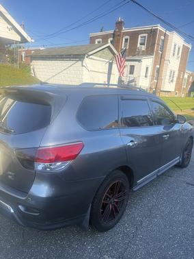 Gray 2015 Nissan Pathfinder SL