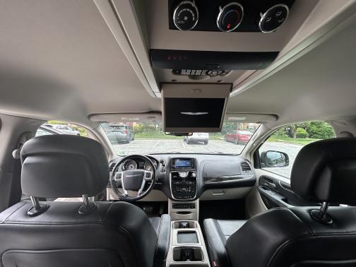 2011 Chrysler Town & Country Touring-L