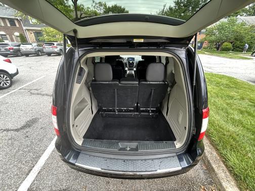 2011 Chrysler Town & Country Touring-L