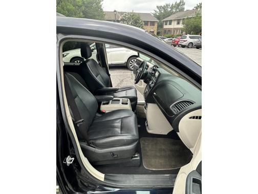 2011 Chrysler Town & Country Touring-L