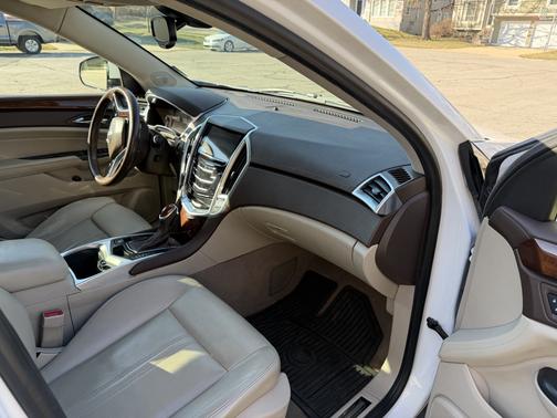 White 2014 Cadillac SRX Premium Collection