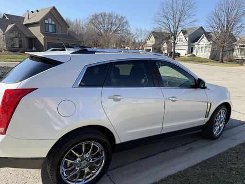 White 2014 Cadillac SRX Premium Collection