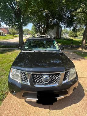 Black 2012 Nissan Pathfinder LE