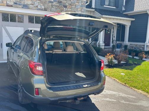 Green 2016 Subaru Outback 3.6R Limited