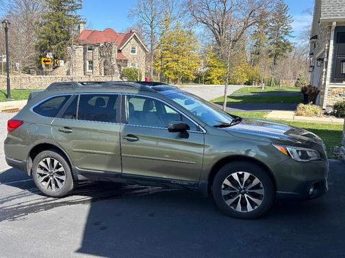 Green 2016 Subaru Outback 3.6R Limited