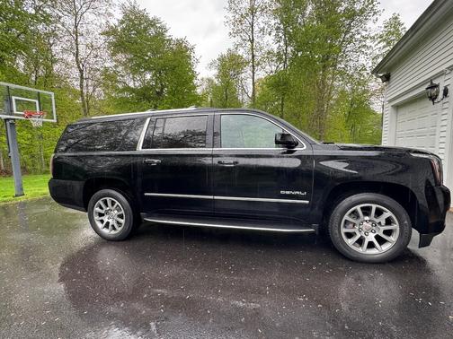 Black 2018 GMC Yukon XL Denali