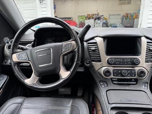 Black 2018 GMC Yukon XL Denali