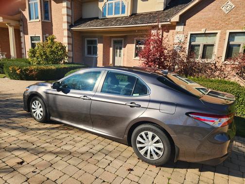 2020 Toyota Camry Hybrid LE