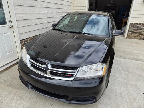 Black 2014 Dodge Avenger SE