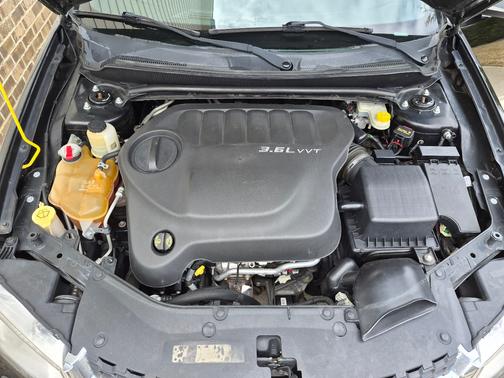 Black 2014 Dodge Avenger SE