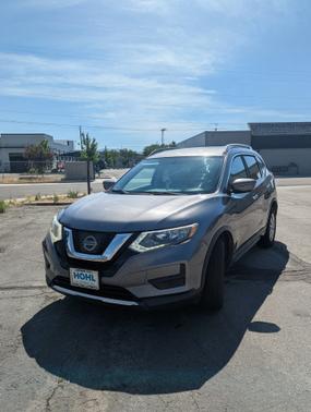 Gray 2017 Nissan Rogue SV