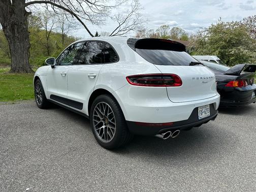 2018 Porsche Macan Macan Sport Edition