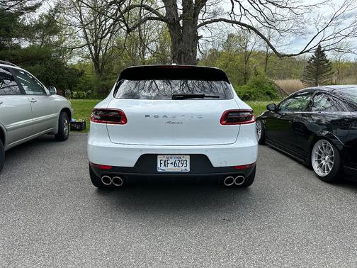 2018 Porsche Macan Macan Sport Edition