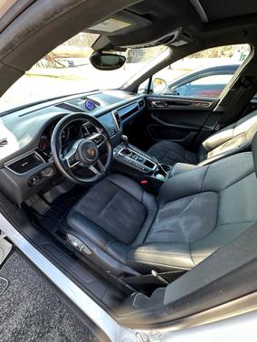 2018 Porsche Macan Macan Sport Edition