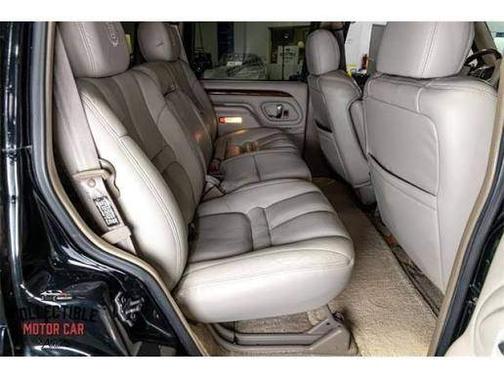 Beige 2000 Cadillac Escalade 4WD
