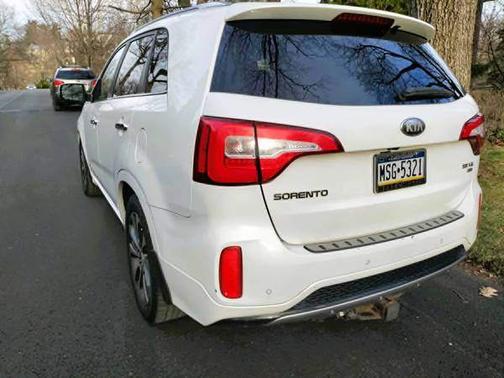 White 2014 Kia Sorento SX