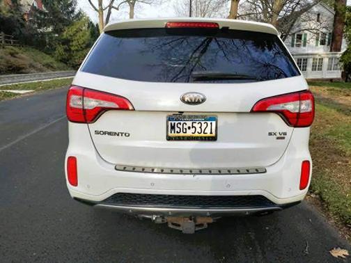 White 2014 Kia Sorento SX