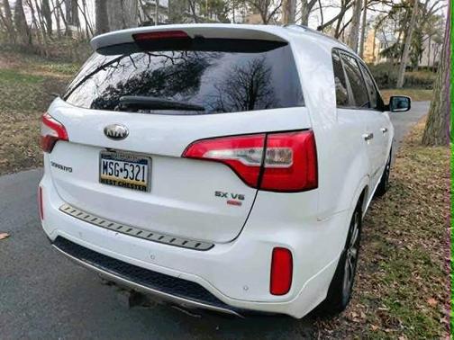 White 2014 Kia Sorento SX