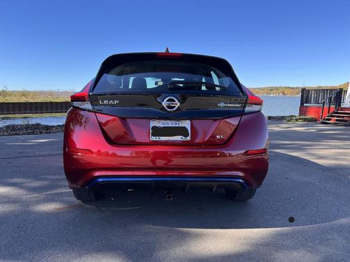 Red 2018 Nissan Leaf SL