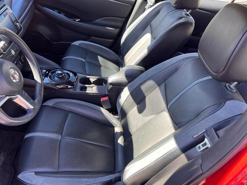 Red 2018 Nissan Leaf SL