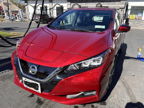 Red 2018 Nissan Leaf SL