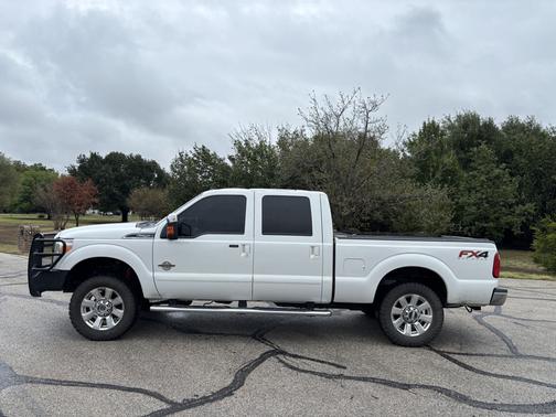 White 2014 Ford F-250 Lariat