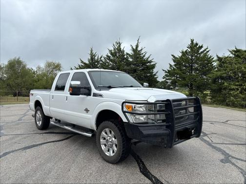 White 2014 Ford F-250 Lariat