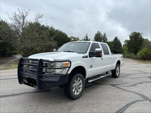 White 2014 Ford F-250 Lariat