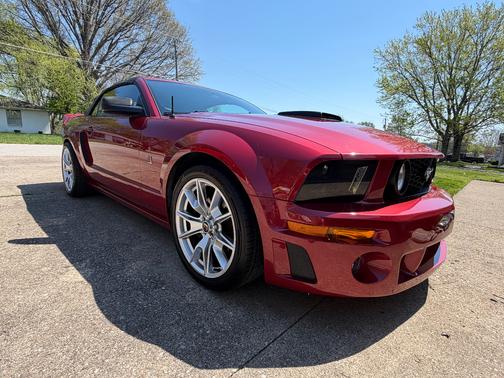 Red 2005 Ford Mustang Premium