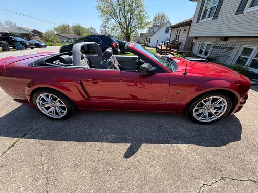 Red 2005 Ford Mustang Premium
