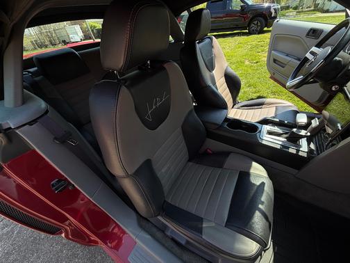 Red 2005 Ford Mustang Premium