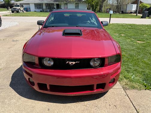 Red 2005 Ford Mustang Premium